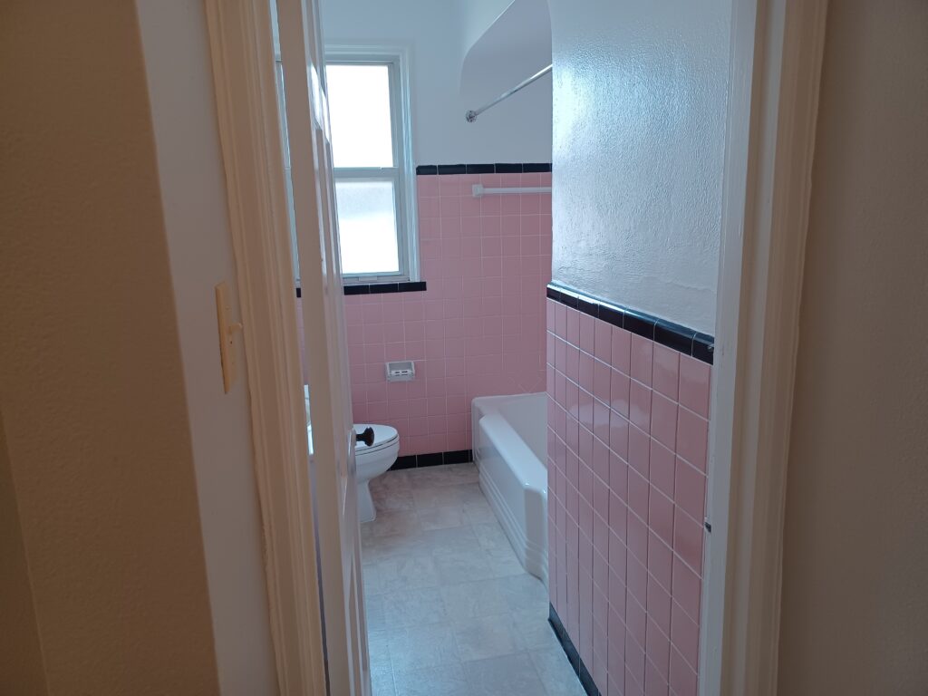 4303A Bathroom 01