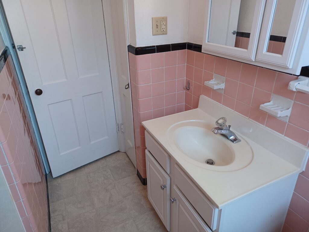 4303A Bathroom 02